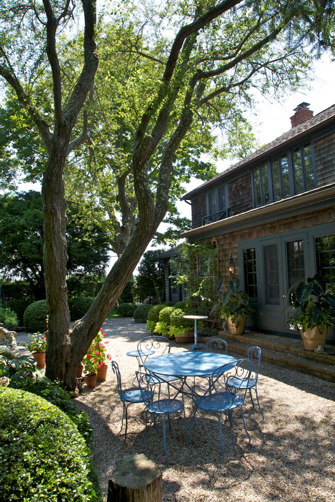 backyard landscape design, patio with chairs and table and mature tree